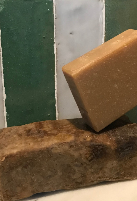 Le savon noir africain : rituel ancestral et bienfaits pour la peau