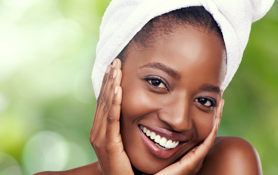 Ravivez votre peau terne : Conseils pour un teint plus lumineux et plus éclatant